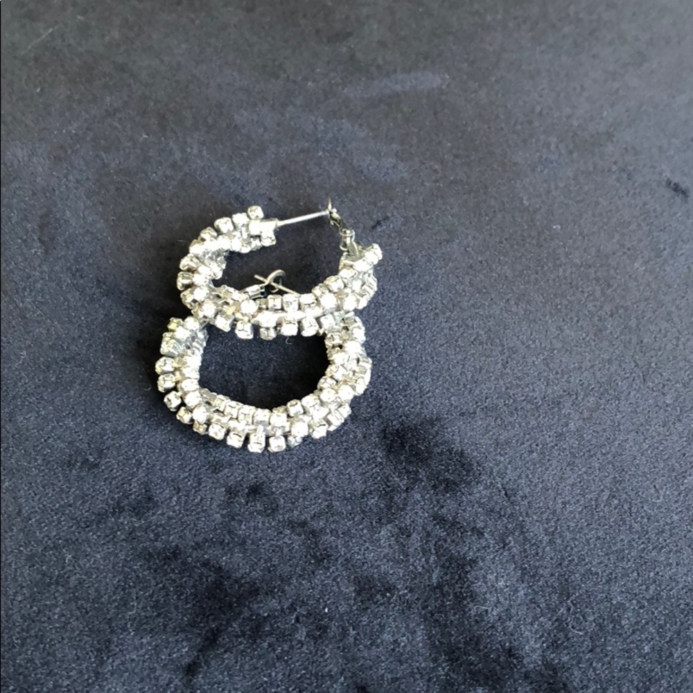 Earings - Picture 2 of 3